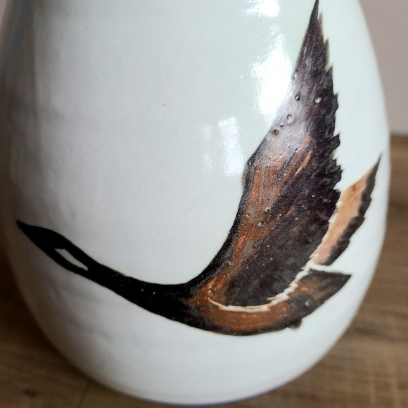 1981 hand made  hand painted ceramic pitcher with goose. Signed by John Herbon - Picture 8 of 9